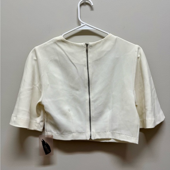 2/$15 Forever 21 Off-White Cropped Top NWT | Short Sleeve Zip Back Size Small - Picture 5 of 6